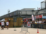 The contest for the title of “The toughest fireman in the world” was held in front of the Morita booth.
